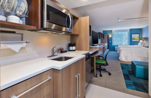 Wilmington Hotel | Cityscape Comfort! 3 Family-friendly Units! Pool, Minutes to Wrightsville Beach!