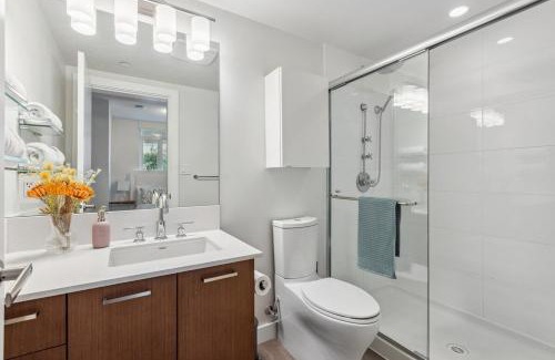 Downtown Vancouver Apartment | Cityview Yaletown Condo with AC and Balcony near Seawall for 4
