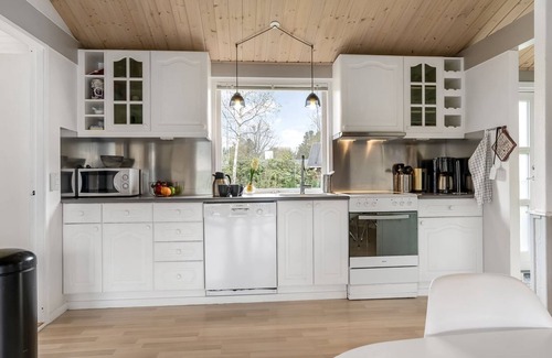 Hou House | "Clarabelle" - 700m from the sea by Interhome