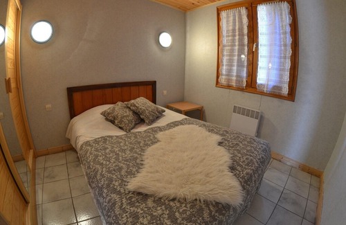 Vaujany Apartment | Claret 2 Apt 1 - One Bedroom Apartment, Sleeps 6