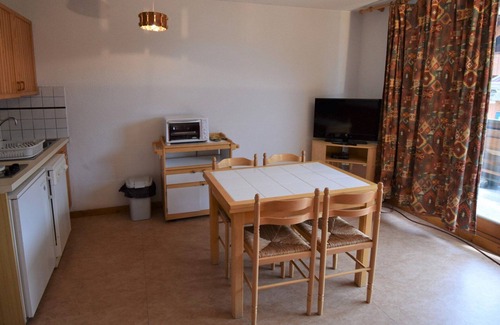 Vaujany Apartment | Claret 2 Studio 3 - One Bedroom Apartment, Sleeps 4