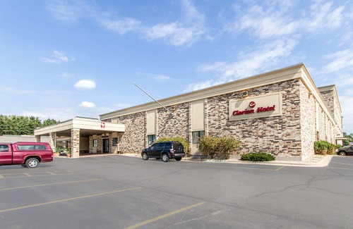 West Baraboo Hotel | Clarion Hotel and Convention Center Baraboo