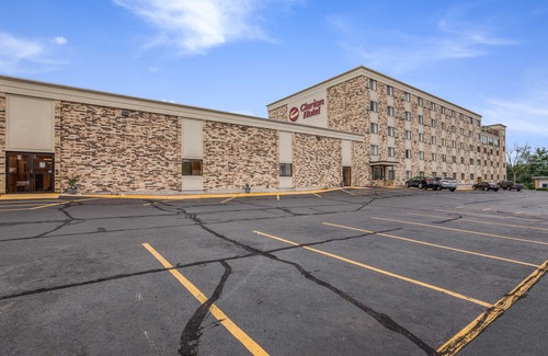 West Baraboo Hotel | Clarion Hotel and Convention Center Baraboo