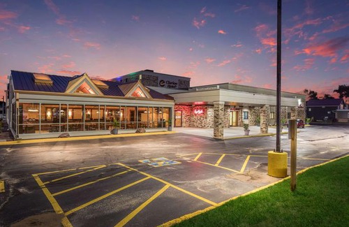 West Baraboo Hotel | Clarion Hotel and Convention Center