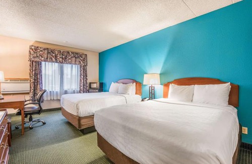 West Baraboo Hotel | Clarion Hotel and Convention Center