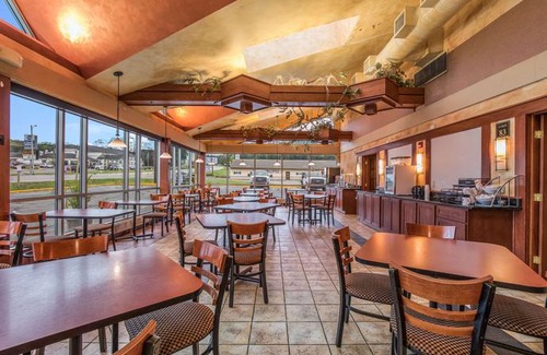West Baraboo Hotel | Clarion Hotel and Convention Center