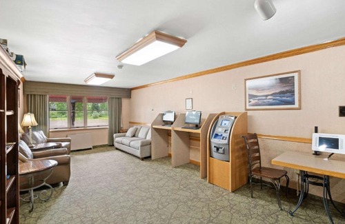 Fairbanks Hotel | Clarion Hotel & Suites Fairbanks near Ft Wainwright
