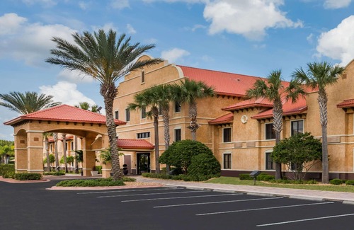 National Gardens Hotel | Clarion Inn Ormond Beach at Destination Daytona