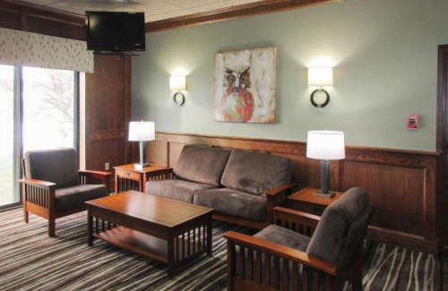 Cortland Hotel | Clarion Inn & Suites - University Area
