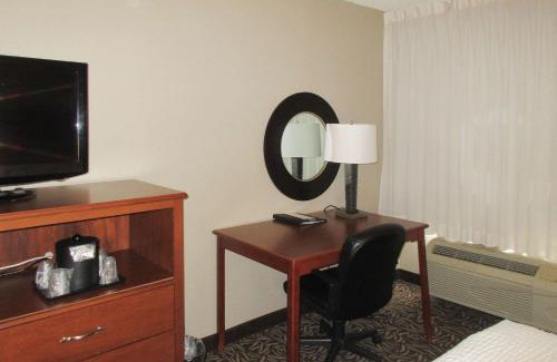 Cortland Hotel | Clarion Inn & Suites - University Area