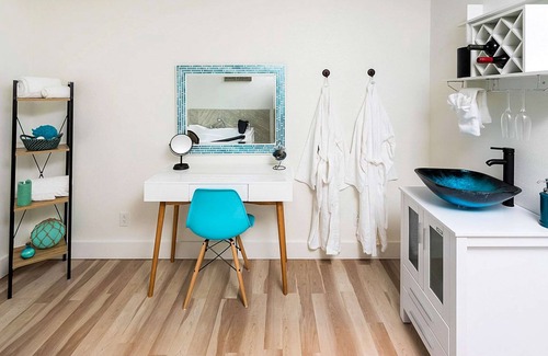 Lincoln Beach Hotel | Clarion Inn Surfrider Resort