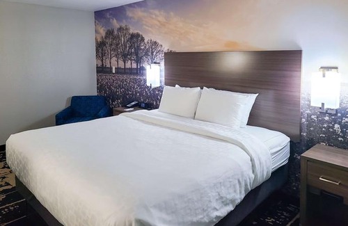 Bettendorf Hotel | Clarion Pointe Bettendorf