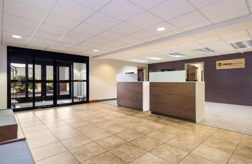 West Ashley Hotel | Clarion Pointe Charleston - West Ashley