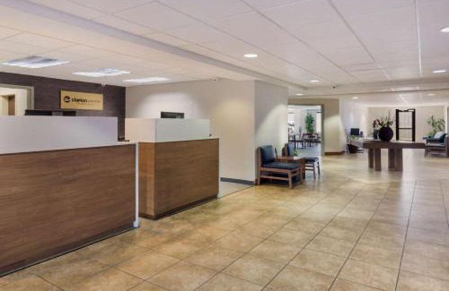 West Ashley Hotel | Clarion Pointe Charleston - West Ashley