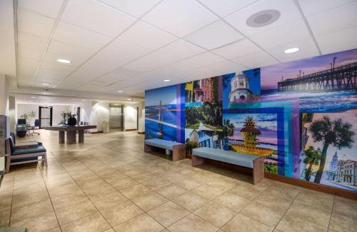 West Ashley Hotel | Clarion Pointe Charleston - West Ashley
