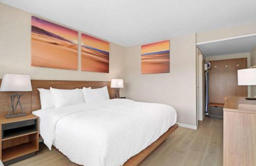 Ridgecrest Hotel | Clarion Pointe Ridgecrest near China Lake Naval Station