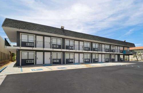Ridgecrest Hotel | Clarion Pointe Ridgecrest near China Lake Naval Station