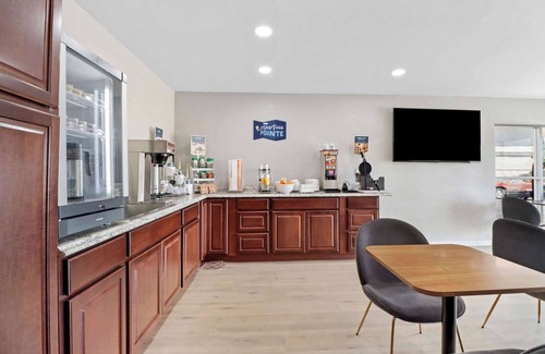 Ridgecrest Hotel | Clarion Pointe Ridgecrest near China Lake Naval Station