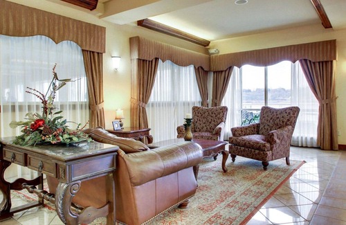 Vidalia Hotel | Clarion Suites Vidalia Riverfront