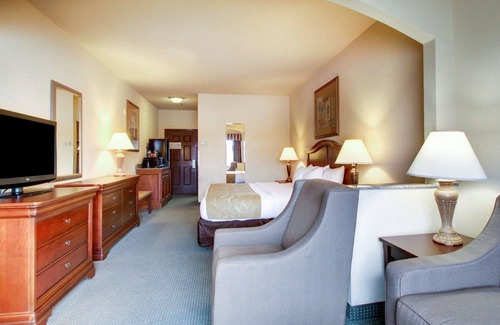 Vidalia Hotel | Clarion Suites Vidalia Riverfront