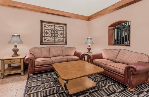 National Gardens Hotel | Clarion Inn Ormond Beach at Destination Daytona