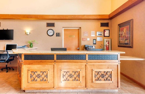 National Gardens Hotel | Clarion Inn Ormond Beach at Destination Daytona