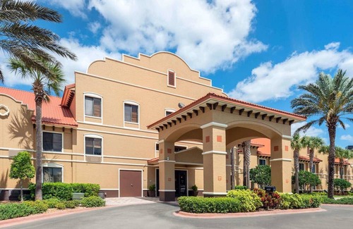 National Gardens Hotel | Clarion Inn Ormond Beach at Destination Daytona