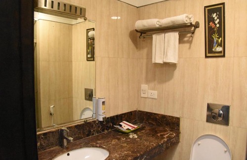Kaushambi Hotel | Clarks Inn Kaushambi