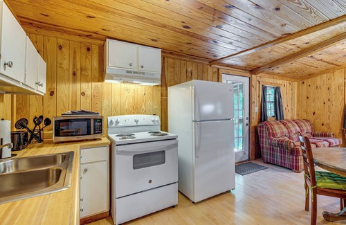 Clarkson Cabin | Clarkson Cabin - 17 Mi to Mammoth Cave Nat’l Park!