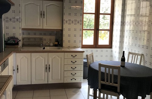 Pays-de-Belves House | Classé 3 Étoiles Avec Terrasse et Garage en Centre Village