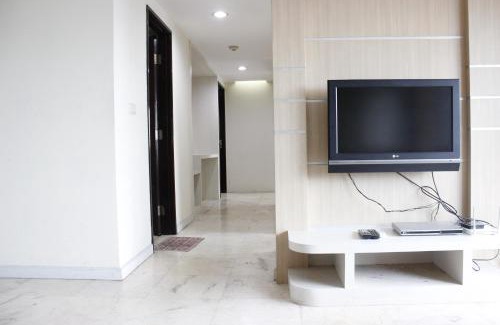 Braga Apartment | Classic 3BR At Braga City Walk Apartment By Travelio