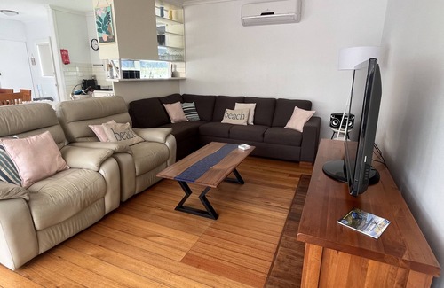 Dromana House | Classic beach Getaway - Close to winery region and beach!