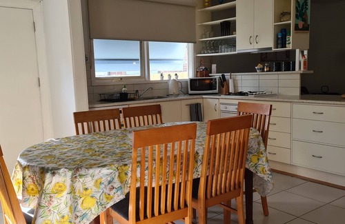 Dromana House | Classic beach Getaway - Close to winery region and beach!