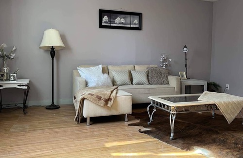 Highland Park House | Classic Calgary 2BD S