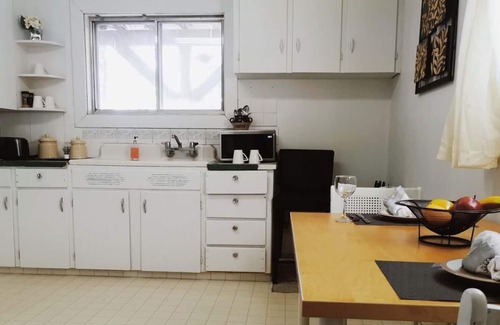 Highland Park House | Classic Calgary 2BD S