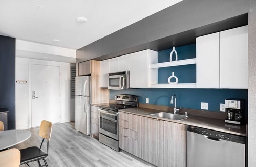 Broadway Apartment | Classic Capitol Hill 1BR w/Gym & W/D, close to SU & SCC, by Blueground