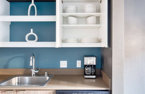 Broadway Apartment | Classic Capitol Hill 1BR w/Gym & W/D, close to SU & SCC, by Blueground