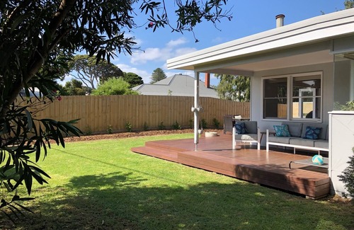 Barwon Heads House | Classic central Beach House, walking distance to everything