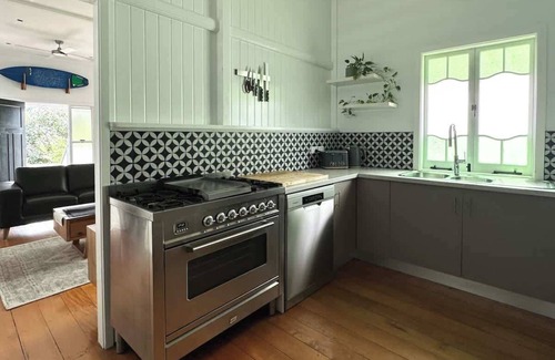 Parramatta Park House | Classic City Queenslander | Walk to Esplanade