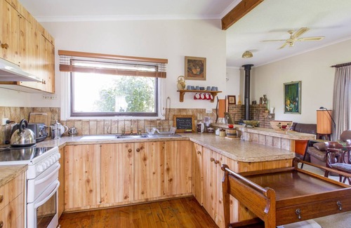 Inverloch House | Classic Cottage Minutes to the Beach