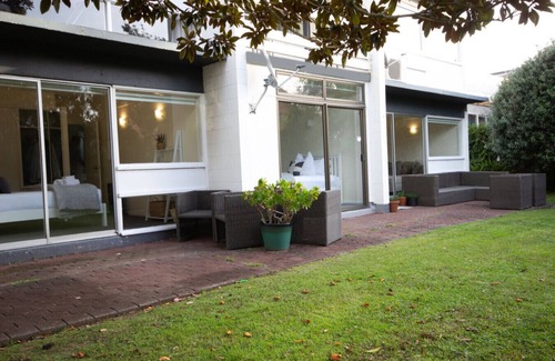 Mission Bay Apartment | Classic Ground Floor Apart w/Private Garden View
