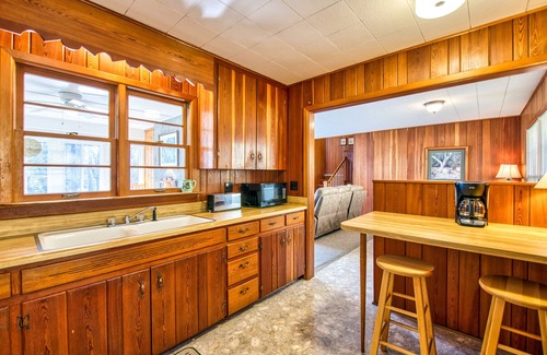 Lake Junaluska House | Classic home with WiFi, a full kitchen, central A/C