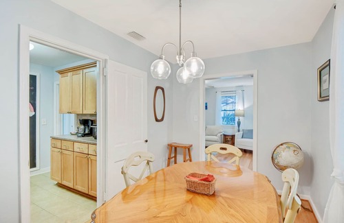 Saint Simons Heights House | Classic little beach cottage on the mid-south end of St Simons Island.