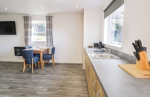 Dyserth Cottage | CLASSIC LODGE 38, family friendly, with pool in Dyserth