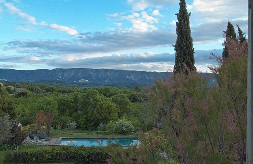 Gordes House | Classic Provençale Family House, Spectacular Setting, Pool, Extensive Grounds