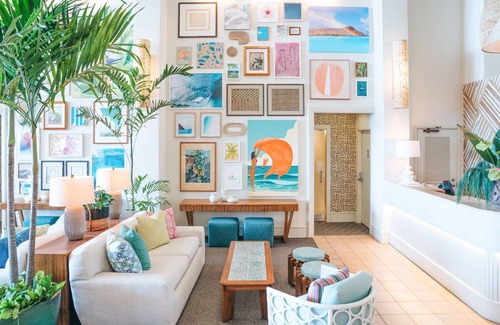 Diamond Head - Kapahulu - St. Louis Hotel | Classic Queen by the Beach | Oceanfront Access | Minutes to Waikiki Aquarium