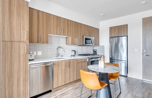 Centennial Apartment | Classic Redwood City 1BR w/Gym & W/D, walk to Caltrain, by Blueground