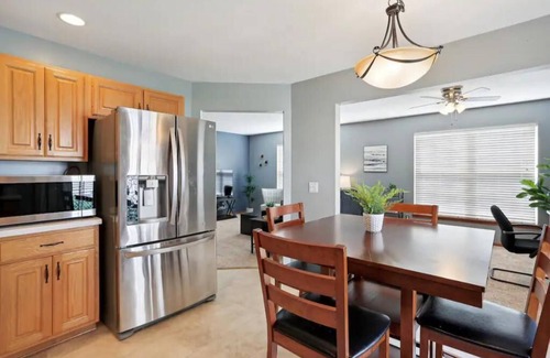 Champaign House | Classic & Spacious 3/2.5 fenced