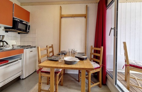 Les Bruyeres Apartment | Classic studio in Menuires, balcony, pets allowed