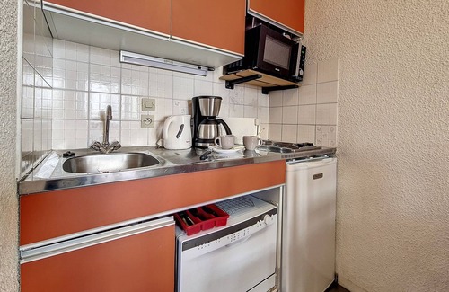 Les Bruyeres Apartment | Classic studio in Menuires, balcony, pets allowed